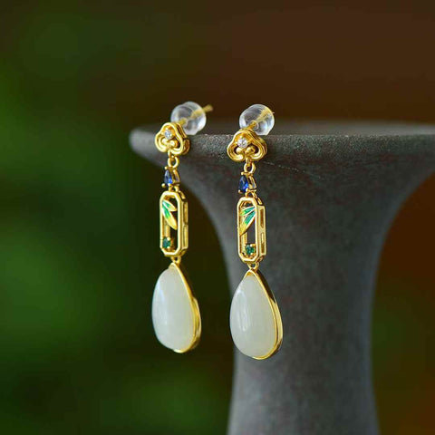 8114-2# 925 perak bertatahkan giok Hetian (8*14), anting-anting enamel daun bambu berbentuk tetesan air mata giok putih, gioknya hangat dan halus, desainnya baru dan unik, termasuk biaya pengiriman dan pajak.