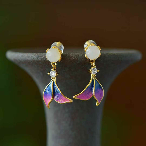 8111-2# 925 perak bertatahkan giok Hetian (6*6), anting-anting enamel ekor ikan berbentuk drum bulat dari giok putih, gioknya hangat dan halus, desainnya baru dan unik, termasuk biaya pengiriman dan pajak.