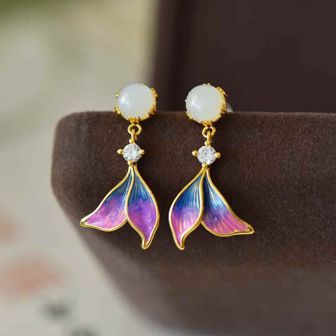 8111-2# 925 perak bertatahkan giok Hetian (6*6), anting-anting enamel ekor ikan berbentuk drum bulat dari giok putih, gioknya hangat dan halus, desainnya baru dan unik, termasuk biaya pengiriman dan pajak.