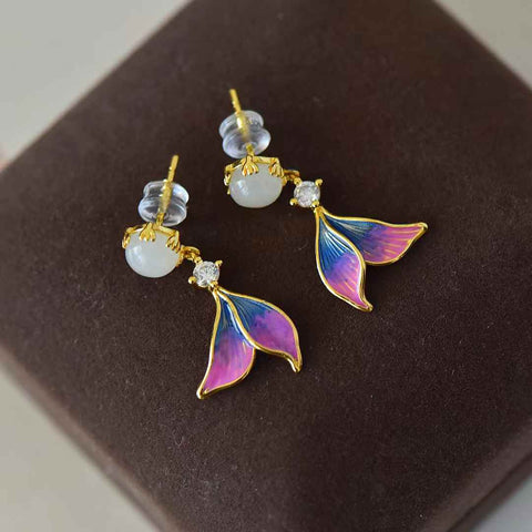 8111-2# 925 perak bertatahkan giok Hetian (6*6), anting-anting enamel ekor ikan berbentuk drum bulat dari giok putih, gioknya hangat dan halus, desainnya baru dan unik, termasuk biaya pengiriman dan pajak.