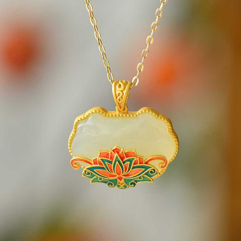 Liontin teratai bayi giok Hetian bertatahkan perak sterling 925 26683-6#. Desain unik, warna cerah, dan tampilan yang menarik. Tekstur gioknya halus dan padat. Biaya pengiriman dan pajak sudah termasuk.