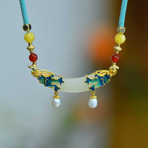 Liontin perak 925 Yt26567-6# bertahtakan giok Hetian, menampilkan dua naga bermain dengan mutiara. Desainnya stylish dan indah, elegan dikenakan. Biaya kirim dan pajak sudah termasuk.