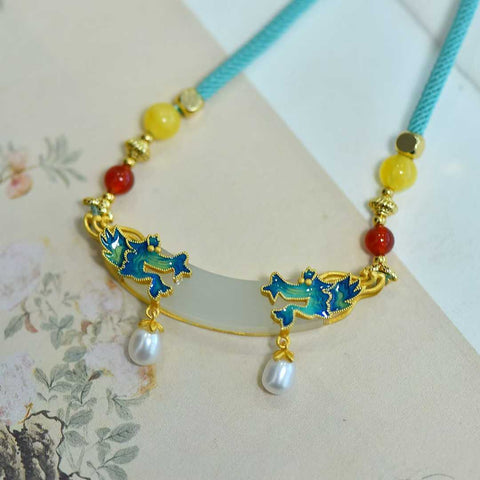 Liontin perak 925 Yt26567-6# bertahtakan giok Hetian, menampilkan dua naga bermain dengan mutiara. Desainnya stylish dan indah, elegan dikenakan. Biaya kirim dan pajak sudah termasuk.