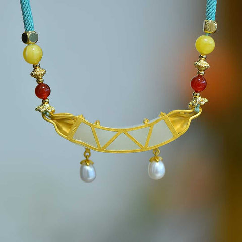 Liontin perak 925 Yt26567-6# bertahtakan giok Hetian, menampilkan dua naga bermain dengan mutiara. Desainnya stylish dan indah, elegan dikenakan. Biaya kirim dan pajak sudah termasuk.