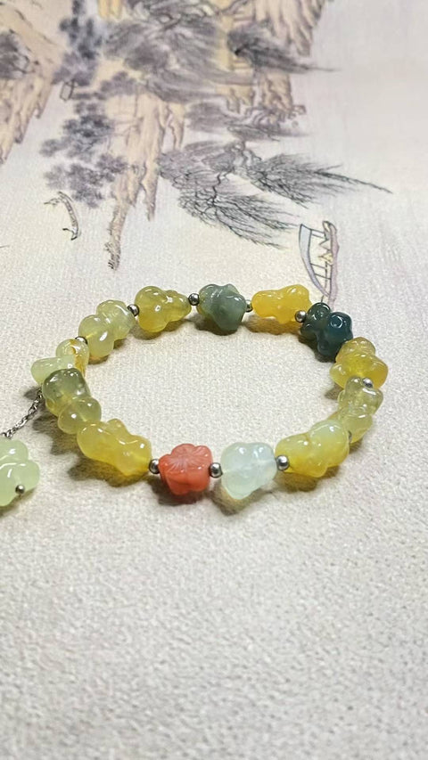 Bunga giok Xiuyan yang indah—batu Taihu yang berwarna-warni, gelang wanita, dipasangkan dengan aksesori batu akik merah, termasuk biaya kirim dan pajak.