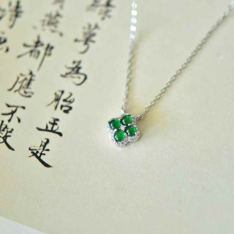 Liontin Perak Cabochon Semanggi Empat Daun Bertahtakan Giok Perak Sterling 30008#925: Desain baru dan modis, kualitas giok yang hangat dan halus, menarik perhatian dan memukau saat dikenakan. Spesifikasi Giok: (1” 3*3) termasuk ongkos kirim dan pajak.