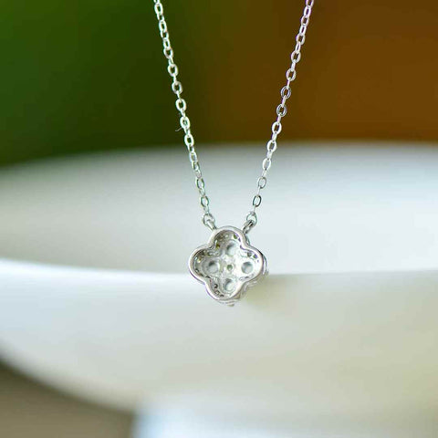 Liontin Perak Cabochon Semanggi Empat Daun Bertahtakan Giok Perak Sterling 30008#925: Desain baru dan modis, kualitas giok yang hangat dan halus, menarik perhatian dan memukau saat dikenakan. Spesifikasi Giok: (1” 3*3) termasuk ongkos kirim dan pajak.