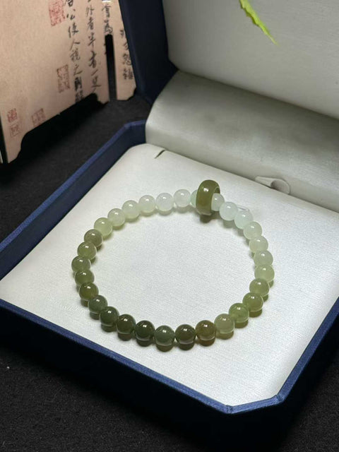 Gelang giok Hetian dengan gradasi warna hijau danau. Bahan halus. Ukuran sekitar 6 mm. Sudah termasuk ongkos kirim dan pajak.