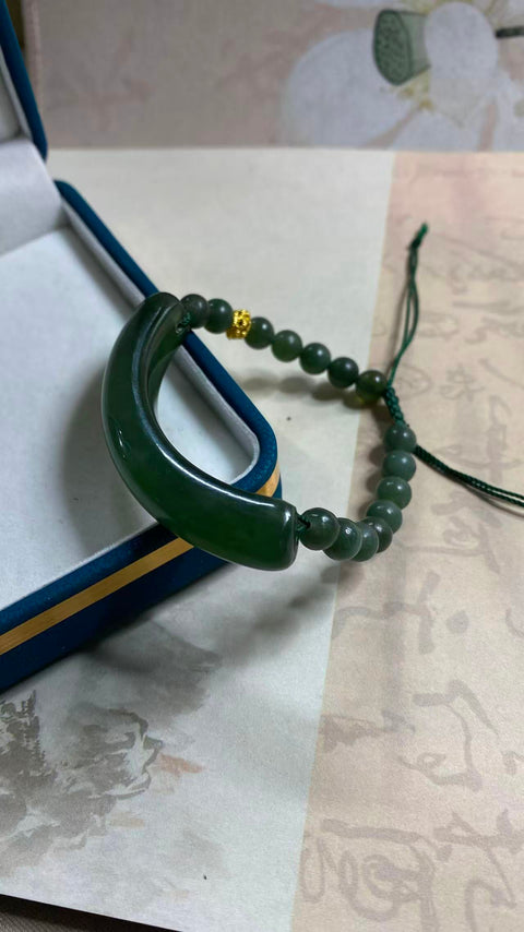 Gelang giok Xiuyan yang indah dengan warna hijau penuh; ukuran yang dapat disesuaikan; ukuran giok: 59 x 10 mm; termasuk biaya pengiriman dan pajak.