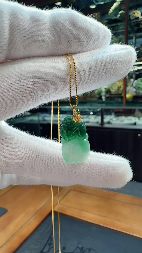 Jadeite Grade A, Pixiu jadeite es tambang tua Burma, tatahan emas 18 karat, rantai perak 925! Sempurna, ongkos kirim dan pajak sudah termasuk.