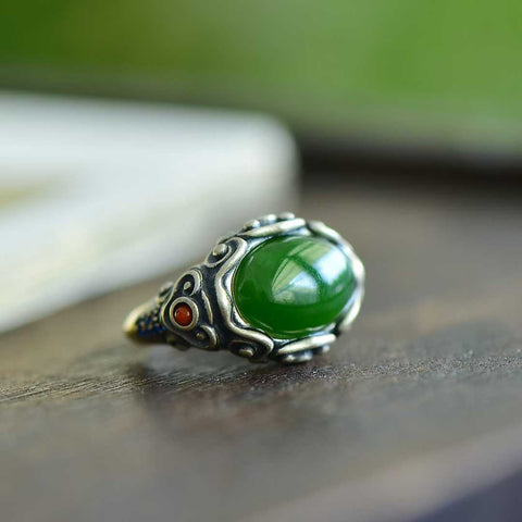 Set Cincin Perak 19546#925 dengan Giok Hetian 💍 Pengerjaan yang sangat indah, desain yang simpel dan elegan. Dimensi Giok: 10*14 cm. Biaya pengiriman dan pajak sudah termasuk.