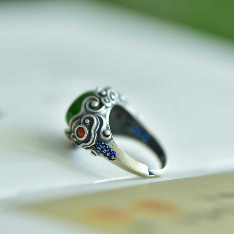 Set Cincin Perak 19546#925 dengan Giok Hetian 💍 Pengerjaan yang sangat indah, desain yang simpel dan elegan. Dimensi Giok: 10*14 cm. Biaya pengiriman dan pajak sudah termasuk.