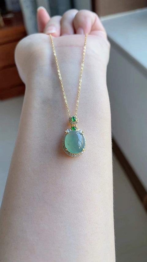 Liontin jadeit alami, dari tambang tua, tembus cahaya sangat baik, hijau es dan berkilau, bertahtakan perak 925, dimensi 1,2 x 1,0 cm, termasuk biaya pengiriman dan pajak.