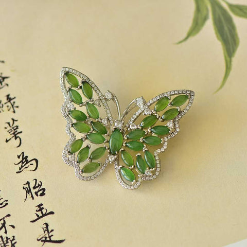 10826# 925 Sterling Silver Bertahtakan Giok Hetian (4*8) Liontin Bros Kupu-kupu Marquise 🦋 Bertahtakan Zirkonia Penuh (Perak). Giok ini hangat dan lembut, dengan desain yang unik dan baru. Biaya pengiriman dan pajak sudah termasuk.