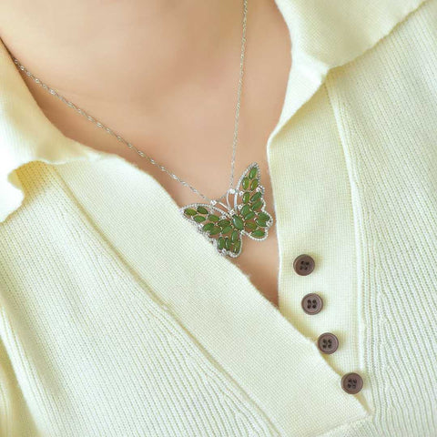 10826# 925 Sterling Silver Bertahtakan Giok Hetian (4*8) Liontin Bros Kupu-kupu Marquise 🦋 Bertahtakan Zirkonia Penuh (Perak). Giok ini hangat dan lembut, dengan desain yang unik dan baru. Biaya pengiriman dan pajak sudah termasuk.