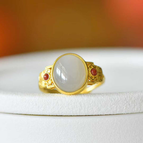 Cincin perak sterling 925 dengan cabochon giok Qinghai berwarna ungu berasap. Desainnya unik dan baru, pengerjaannya sangat indah, dan membuatnya tampak menonjol. Dimensi giok: 10*12 cm. Biaya pengiriman dan pajak sudah termasuk.