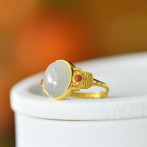 Cincin perak sterling 925 dengan cabochon giok Qinghai berwarna ungu berasap. Desainnya unik dan baru, pengerjaannya sangat indah, dan membuatnya tampak menonjol. Dimensi giok: 10*12 cm. Biaya pengiriman dan pajak sudah termasuk.