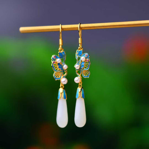 🌸🌸🌸5094-2# Anting kupu-kupu liontin panjang perak sterling 925 bertatahkan giok Hetian. Desain unik dan baru, pengerjaan yang sangat indah, sungguh luar biasa. Dimensi giok: 6*20 mm. Biaya pengiriman dan pajak sudah termasuk.