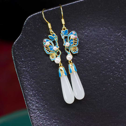 🌸🌸🌸5094-2# Anting kupu-kupu liontin panjang perak sterling 925 bertatahkan giok Hetian. Desain unik dan baru, pengerjaan yang sangat indah, sungguh luar biasa. Dimensi giok: 6*20 mm. Biaya pengiriman dan pajak sudah termasuk.