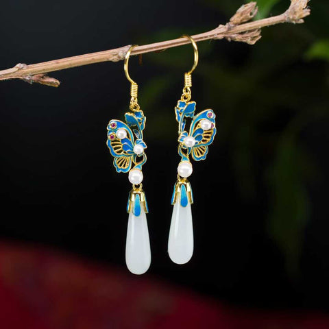 🌸🌸🌸5094-2# Anting kupu-kupu liontin panjang perak sterling 925 bertatahkan giok Hetian. Desain unik dan baru, pengerjaan yang sangat indah, sungguh luar biasa. Dimensi giok: 6*20 mm. Biaya pengiriman dan pajak sudah termasuk.