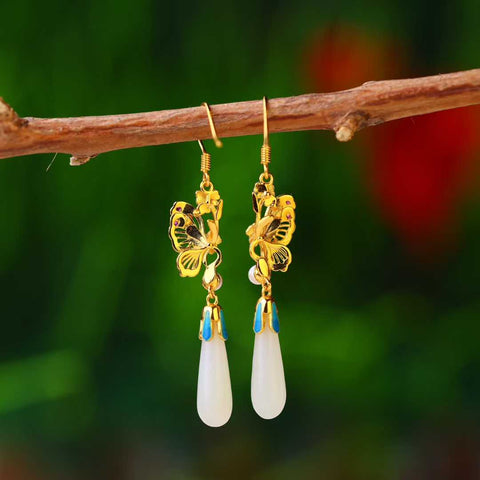 🌸🌸🌸5094-2# Anting kupu-kupu liontin panjang perak sterling 925 bertatahkan giok Hetian. Desain unik dan baru, pengerjaan yang sangat indah, sungguh luar biasa. Dimensi giok: 6*20 mm. Biaya pengiriman dan pajak sudah termasuk.