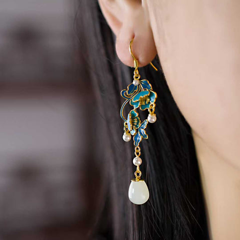 🌺🌺🌺5098-2# Anting kupu-kupu pendek perak sterling 925 bertatahkan giok Hetian. Desain unik dan baru, pengerjaan yang sangat indah, sungguh luar biasa. Dimensi giok: 7*10 mm. Biaya pengiriman dan pajak sudah termasuk.