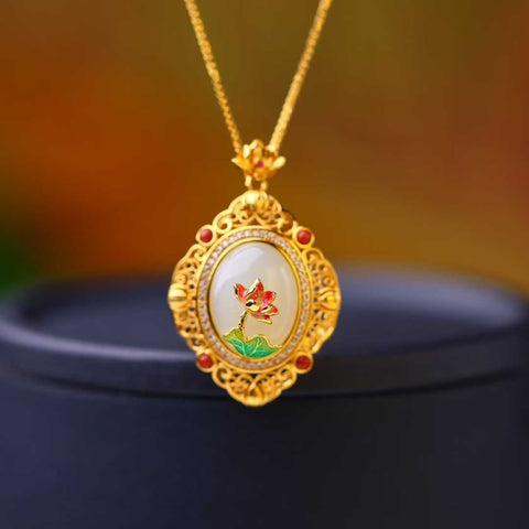 Liontin cabochon teratai giok Hetian perak sterling 925 0347-2#. Desain unik dan baru, pengerjaan yang sangat indah, sungguh luar biasa. Dimensi giok: 12*16 cm. Harga sudah termasuk ongkos kirim dan pajak.