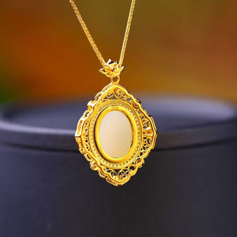 Liontin cabochon teratai giok Hetian perak sterling 925 0347-2#. Desain unik dan baru, pengerjaan yang sangat indah, sungguh luar biasa. Dimensi giok: 12*16 cm. Harga sudah termasuk ongkos kirim dan pajak.