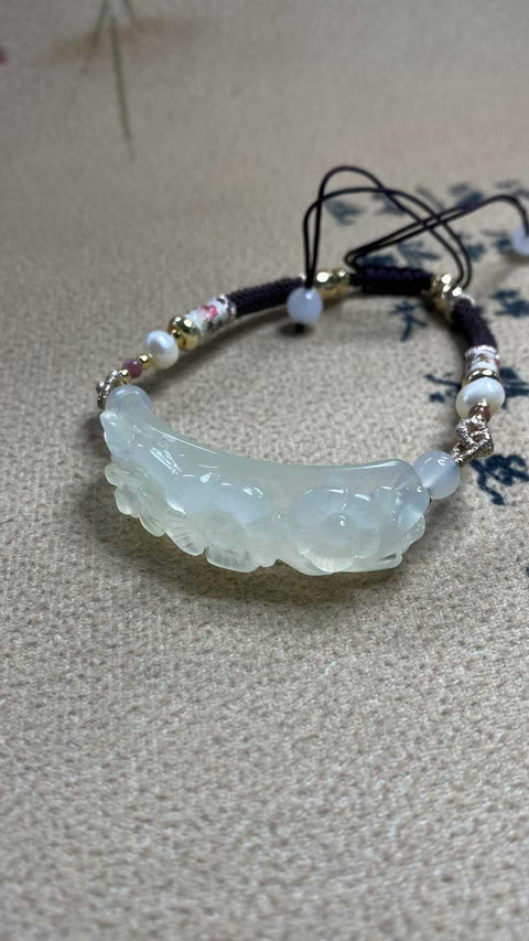 Kedamaian dan Kemakmuran: Liontin ukiran giok Xiuyan yang indah, ukuran: 46 x 15 mm, termasuk biaya pengiriman dan pajak.