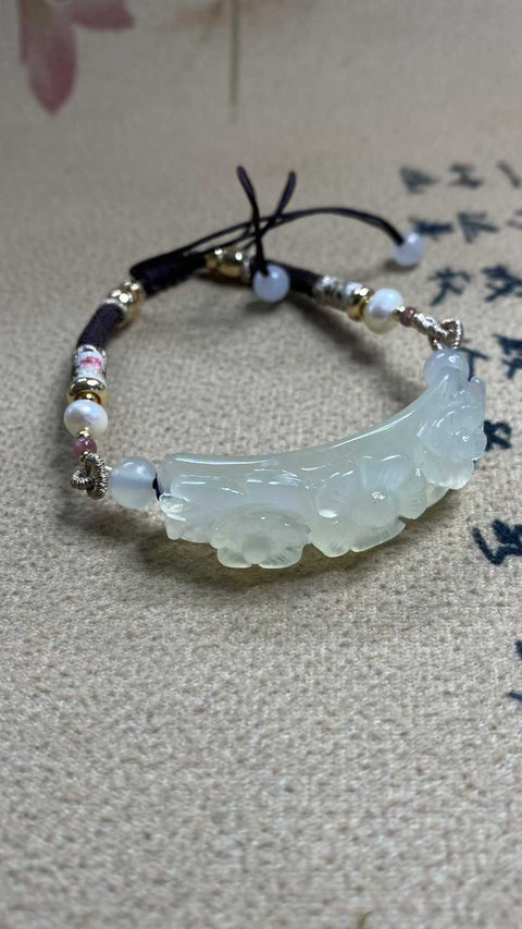 Kedamaian dan Kemakmuran: Liontin ukiran giok Xiuyan yang indah, ukuran: 46 x 15 mm, termasuk biaya pengiriman dan pajak.