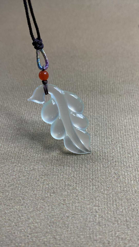 Cabang Emas dan Daun Giok: Liontin es giok Xiuyan yang indah—daun 🍂, dimensi: 38 x 20 mm, termasuk biaya pengiriman dan pajak.