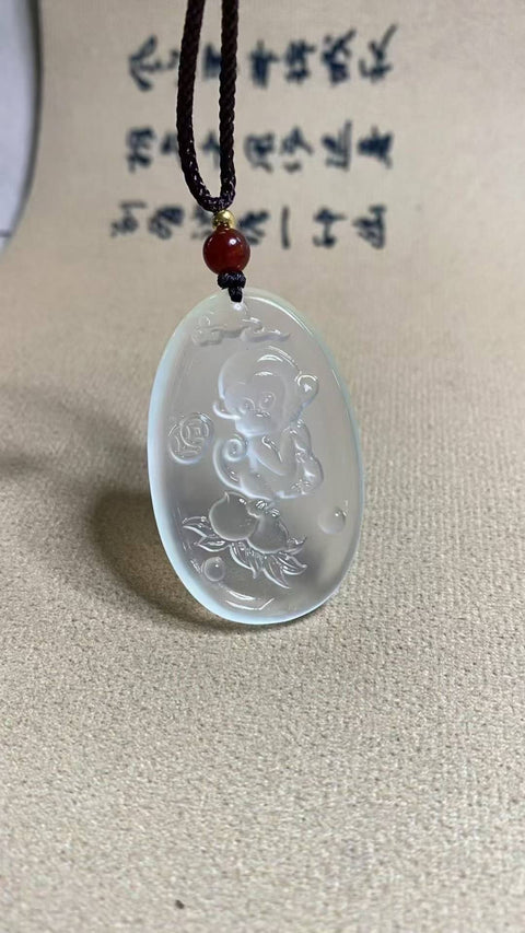 Zodiac Monkey: Liontin Giok Xiuyan Tipe Es yang Indah - Zodiac Monkey, Ukuran: 46 x 29 mm, termasuk biaya pengiriman dan pajak.