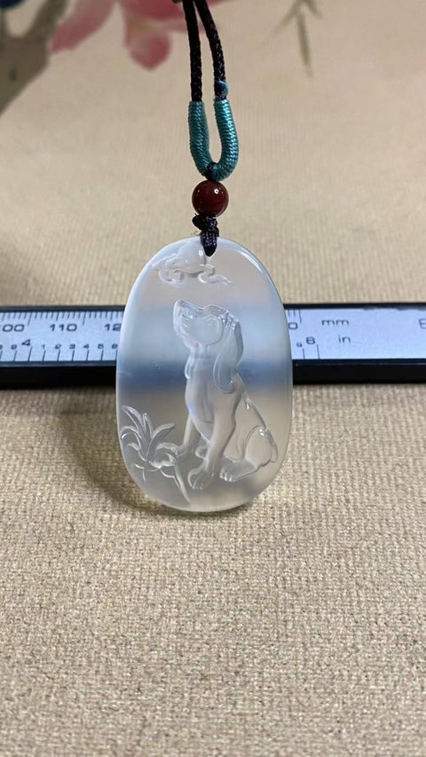 Anjing Zodiak: Liontin giok Xiuyan yang indah, ukuran: 42 x 26,5 mm, termasuk biaya pengiriman dan pajak.