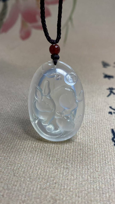 Kelinci (Zodiak Cina): Liontin Giok Xiuyan Alami - Zodiak Kelinci, Bening Es, Ukuran: 40 x 27 mm, termasuk biaya pengiriman dan pajak.