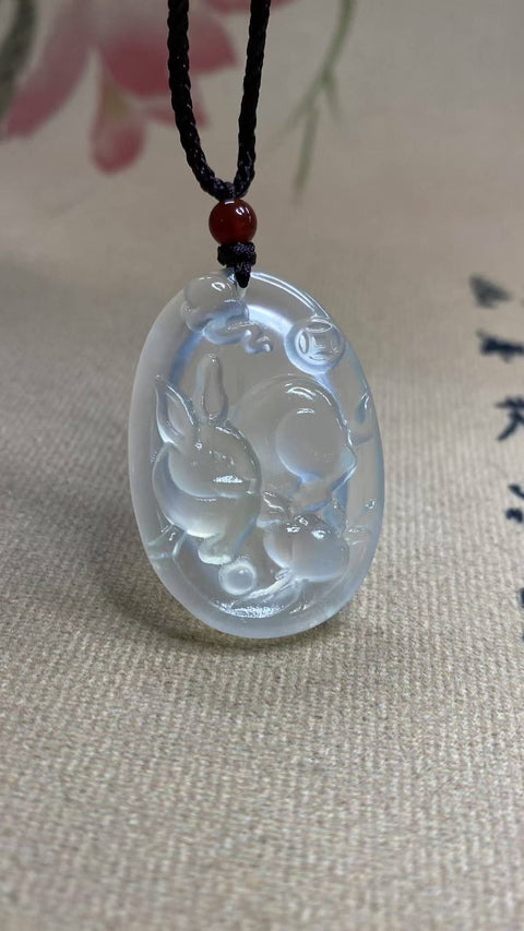 Kelinci (Zodiak Cina): Liontin Giok Xiuyan Alami - Zodiak Kelinci, Bening Es, Ukuran: 40 x 27 mm, termasuk biaya pengiriman dan pajak.