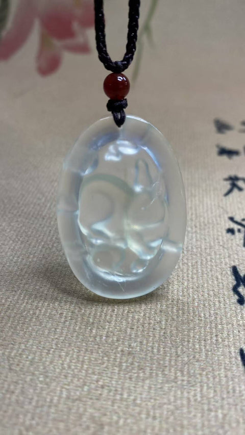 Kelinci (Zodiak Cina): Liontin Giok Xiuyan Alami - Zodiak Kelinci, Bening Es, Ukuran: 40 x 27 mm, termasuk biaya pengiriman dan pajak.