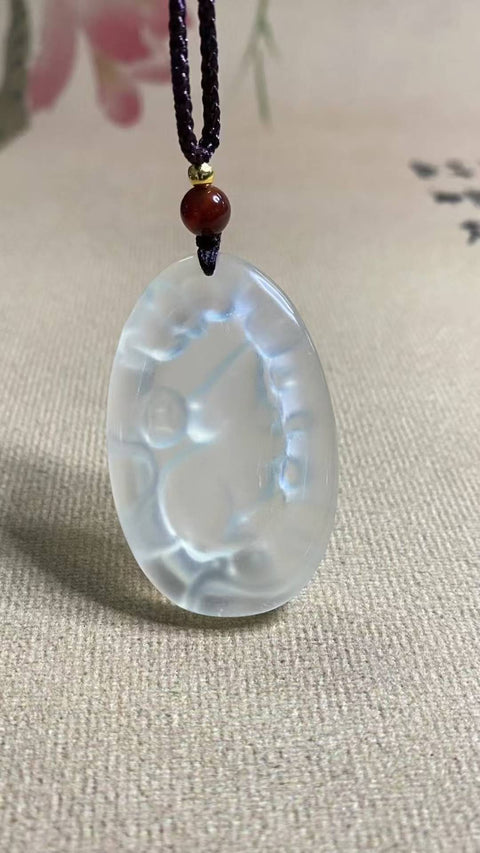 Tikus (Zodiak Cina): Liontin giok Xiuyan yang indah, dingin dan tembus cahaya, melambangkan kekayaan. Ukuran: 45 x 28 mm. Harga sudah termasuk ongkos kirim dan pajak.