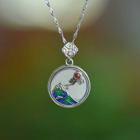 0110#925 Liontin Giok Hetian Berlapis Perak Berlapis Enamel "Ribuan Gunung dan Sungai". Spesifikasi Giok: 16*16 cm. Termasuk ongkos kirim dan pajak.