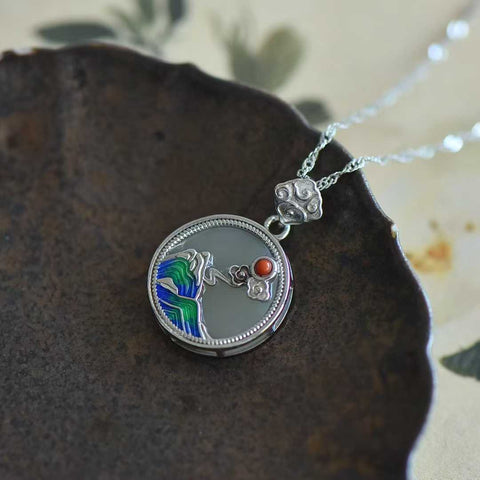 0110#925 Liontin Giok Hetian Berlapis Perak Berlapis Enamel "Ribuan Gunung dan Sungai". Spesifikasi Giok: 16*16 cm. Termasuk ongkos kirim dan pajak.