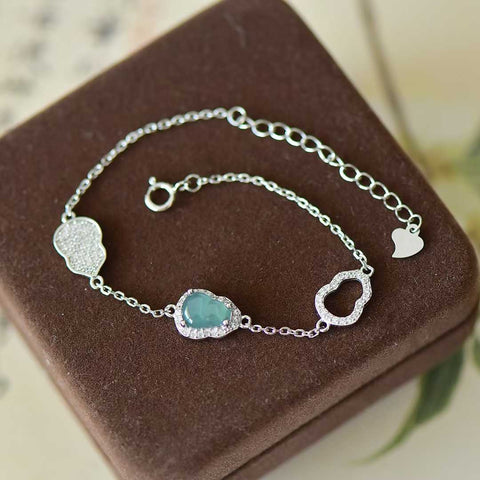 Gelang perak sterling 35006#925 bertatahkan cabochon giok biru berbentuk labu dengan zirkon. Desainnya unik dan modis, gioknya hangat dan lembut, dan gelangnya menarik perhatian. Spesifikasi: (6*8) Termasuk ongkos kirim dan pajak.