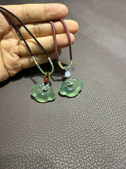 Kunci Ruyi Awan Keberuntungan Giok Xiuyan - Semoga panjang umur, sehat walafiat, dan bahagia. Ukuran: 21x28mm. Biaya kirim dan pajak sudah termasuk.