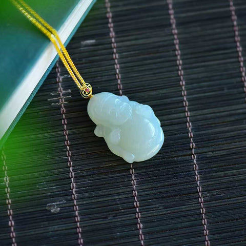 5618-2# Liontin Dewa Kekayaan giok Hetian tatahan 18k bahan Korea, ukuran 19*28 cm, sudah termasuk ongkos kirim dan pajak. Nomor barang: 202511221506