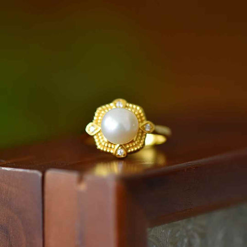 21015-2# Cincin Perak Sterling 925 dengan Giok Hetian, Mutiara, dan Zirkon (Emas Tebal). Desain unik dan modis, detail halus, menarik perhatian dan memukau saat dikenakan. Dimensi mutiara: (8*8). Biaya pengiriman dan pajak sudah termasuk.