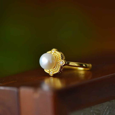 21015-2# Cincin Perak Sterling 925 dengan Giok Hetian, Mutiara, dan Zirkon (Emas Tebal). Desain unik dan modis, detail halus, menarik perhatian dan memukau saat dikenakan. Dimensi mutiara: (8*8). Biaya pengiriman dan pajak sudah termasuk.