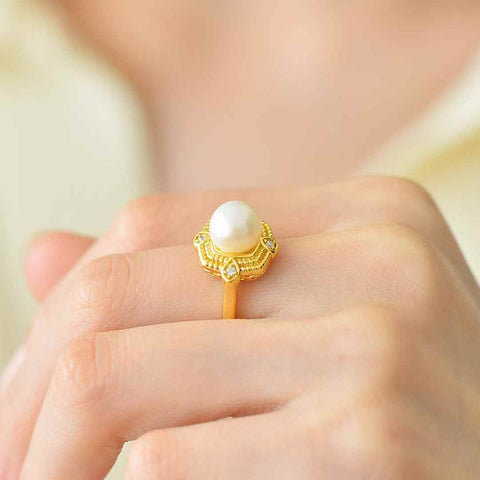 21015-2# Cincin Perak Sterling 925 dengan Giok Hetian, Mutiara, dan Zirkon (Emas Tebal). Desain unik dan modis, detail halus, menarik perhatian dan memukau saat dikenakan. Dimensi mutiara: (8*8). Biaya pengiriman dan pajak sudah termasuk.