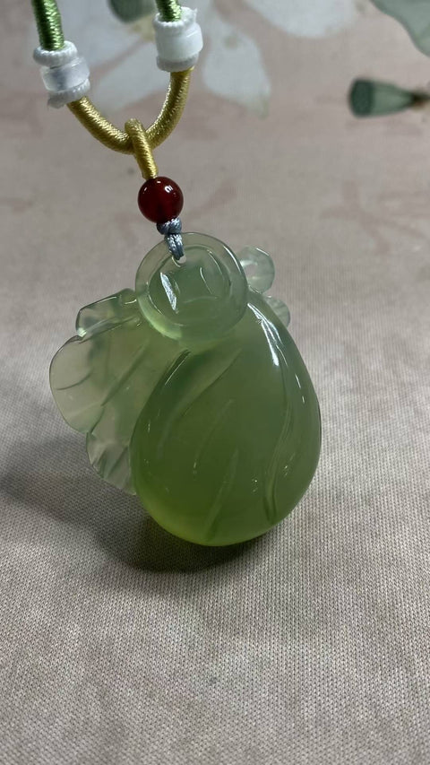 Kantong Uang: Liontin giok Xiuyan hijau es yang indah – Kantong Uang, dimensi: 45 x 38 mm, termasuk biaya pengiriman dan pajak.