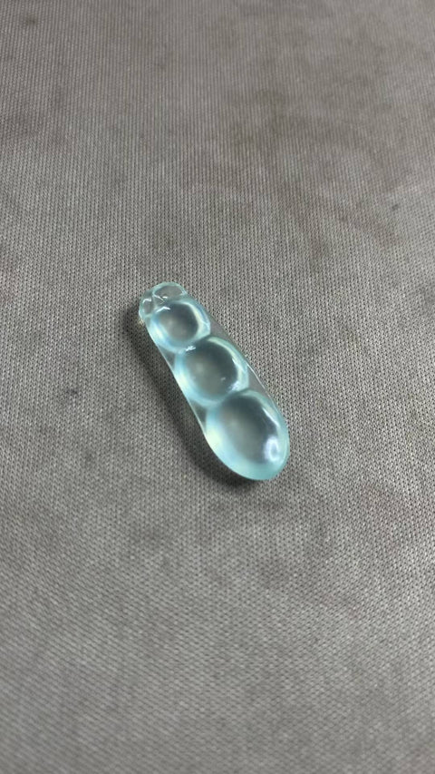 Lucky Bean: Liontin giok Xiuyan yang indah, biru langit-hijau, dimensi: 29 x 10 mm, termasuk biaya pengiriman dan pajak.