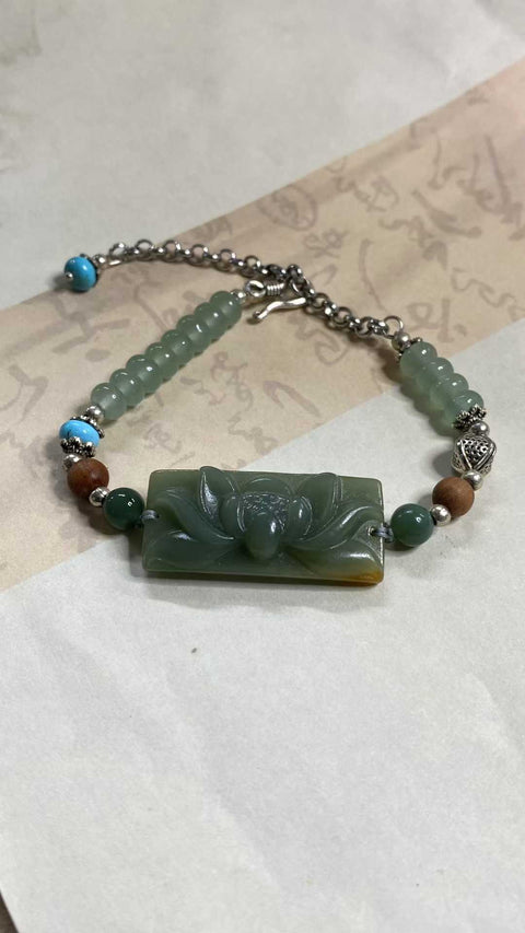 Harmoni dan Keindahan: Gelang Bunga Giok Xiuyan Biru yang Indah - Lotus 🪷, dipadukan dengan aksesori yang halus, desain yang dapat disesuaikan, ukuran: 35 x 15mm, termasuk biaya pengiriman dan pajak.