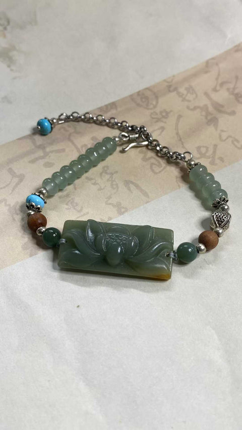 Harmoni dan Keindahan: Gelang Bunga Giok Xiuyan Biru yang Indah - Lotus 🪷, dipadukan dengan aksesori yang halus, desain yang dapat disesuaikan, ukuran: 35 x 15mm, termasuk biaya pengiriman dan pajak.