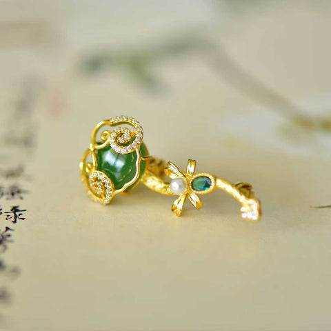 Bros Perak Sterling 925 10888-2# dengan Cabochon Giok Hetian, Kupu-kupu Ruyi, dan Zirkon. Desainnya unik dan modis. Mutiaranya hangat dan lembut. Dimensi mutiara: (10*12). Biaya pengiriman dan pajak sudah termasuk.